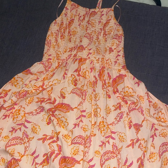 Floral print, Adjustable shoulder straps, Smocked bodice, never been worn. - Picture 4 of 5